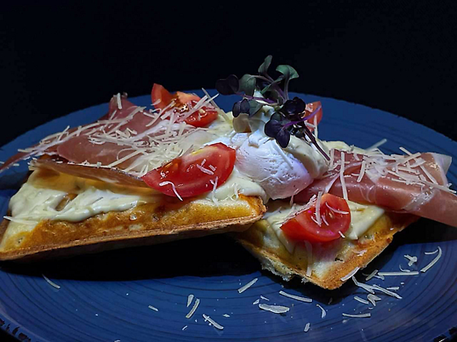 Waffles with poached egg and jamon