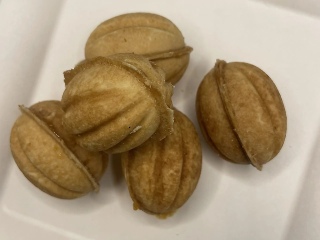 Nuts with condensed milk