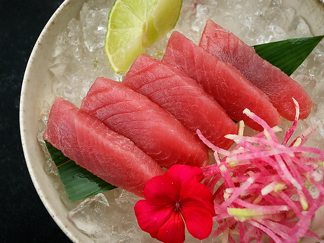 Sashimi with tuna