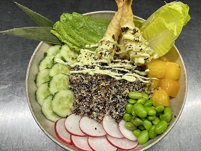 Bowl with tiger prawns in tempura