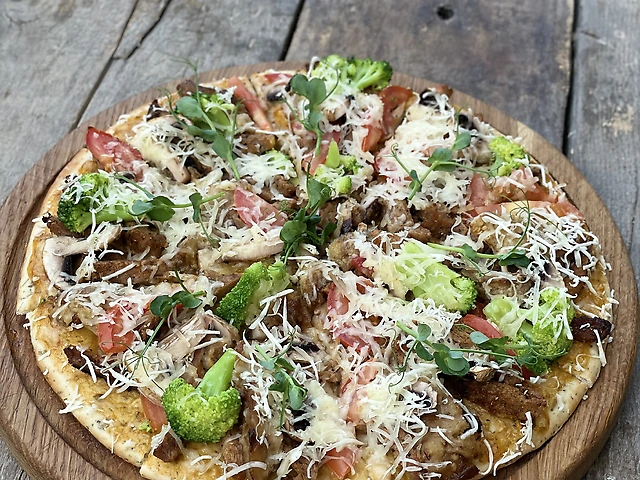 Піца GreenBeef з veg-м'ясом, баклажанами, грибами та моцарелою