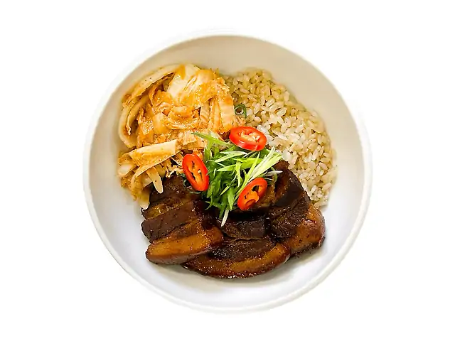 Хон шау ру  рис з карамелізованою свининою та кімчі