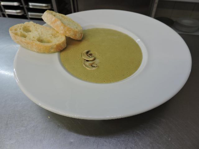 Грибной крем-суп с тостами