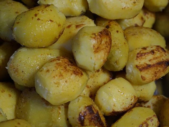 Картопля на мангалі