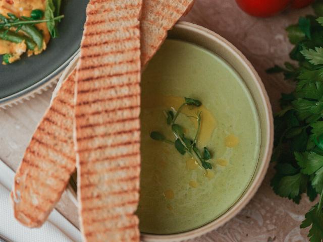 Крем-суп із зеленого горошку