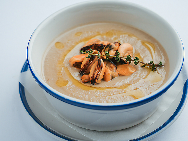 Крем-суп з баклажанів з м'ясом мідій