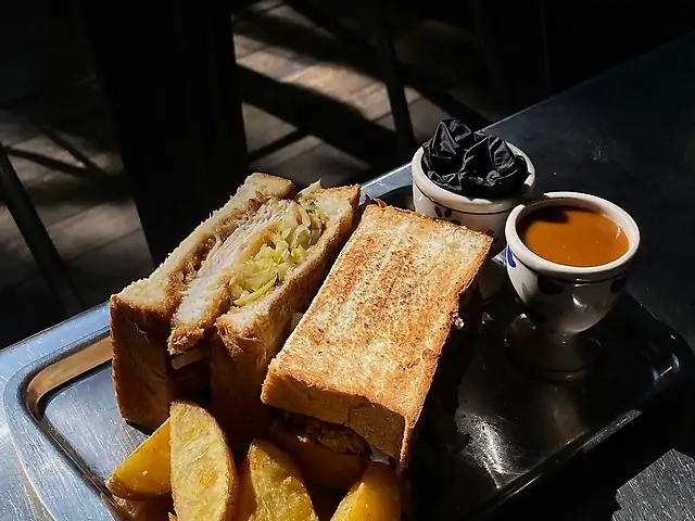 Кацу-Сандо з хой-шин соусом и картоплею