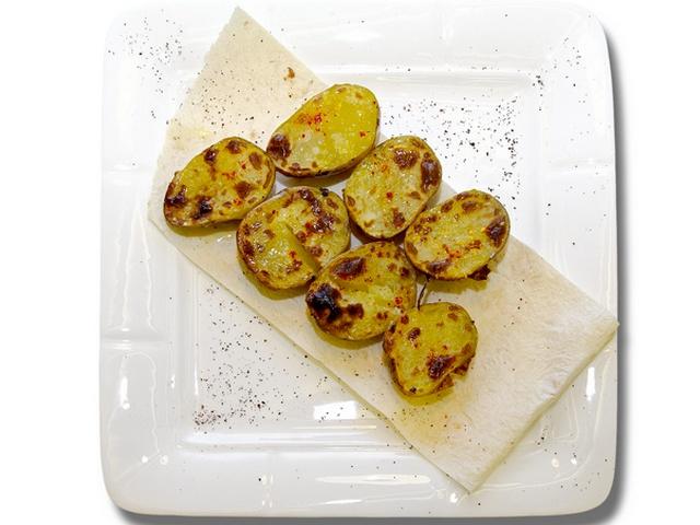 Картопля на мангалі