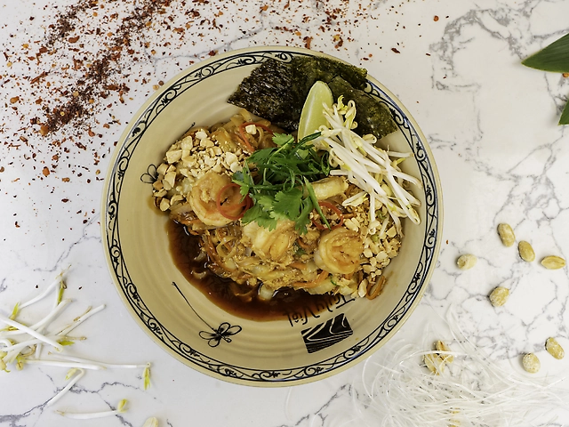 Рисова  локшина (Фо)  з креветками в соусі Пад Тай